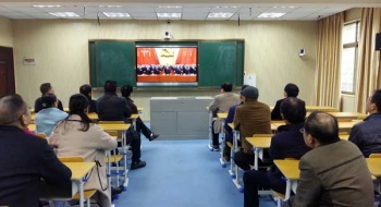 东宝中学党员教师集中收看十九大开幕会