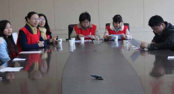 义工联助学组向东中学子送温暖