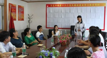 民建荆门市委与东宝中学贫寒学子“结亲”