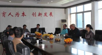 东宝中学召开老教师座谈会