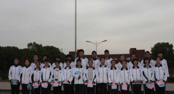 东宝中学高一年级军训征文颁奖隆重举行
