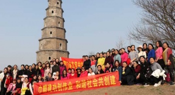 我看青山多妩媚  青山看我应若是