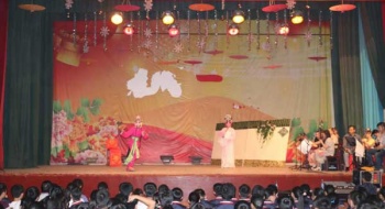 “中国梦，花鼓韵”戏曲进校园走进东中