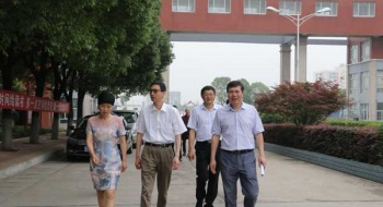 省教育厅副厅长黄国斌一行来我校检查高考准备工作