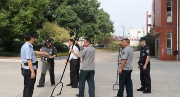 荆门特警来我校义务进行防爆技术知识培训