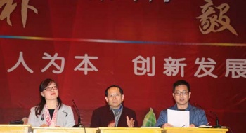 高一年级举行期中考试总结表彰大会