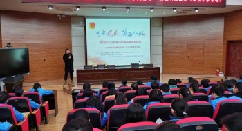 荆门市第十七届青少年服务季示范报告会在我校举行