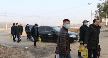 东宝中学赴团山果园场 开展“联学联做”慰问活动