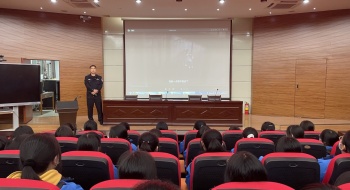“青春成长，梦想起航” ——青春法制教育成长课堂走进东宝中学