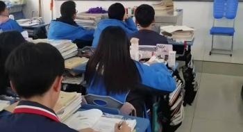 为了守护学生安全，东宝中学送上安全大礼包
