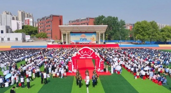 十八而志承大任，筑梦远航赴山海——荆门市东宝中学2025届高三学生成人礼隆重举行